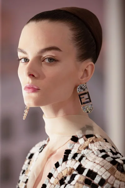 Look 19